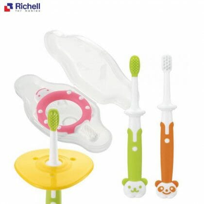 Richell ริเชล Baby Toothbrush   6 months แปรงสีฟันเด็กเล็กวัย 6 เดือน สีฟ้าพร้อมที่กั้นกระแทก, 2 ชิ้น